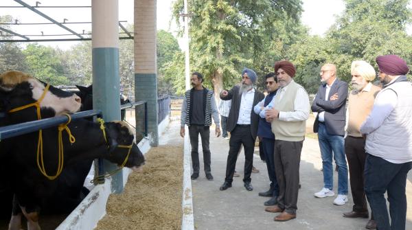 Sh. Sandeep N Mahatme, PS to the Minister of Fisheries, Animal Husbandry & Dairying, during a visit to the University Dairy Farm